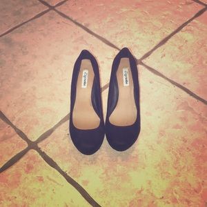 Like New Zigi Soho Black Suede Wedges - Size 8